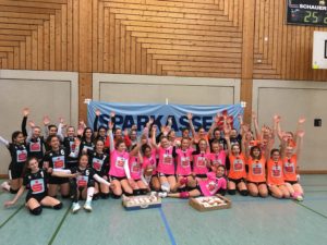 Unsere Mädchen in pink von li nach re: Hanna Kofler, Jolina König, Soraya Kwakpovwe, Kapitänin Lina HInteregger, Emily Koch, Franziska Wittwer, Annika Linder, Verena Beer